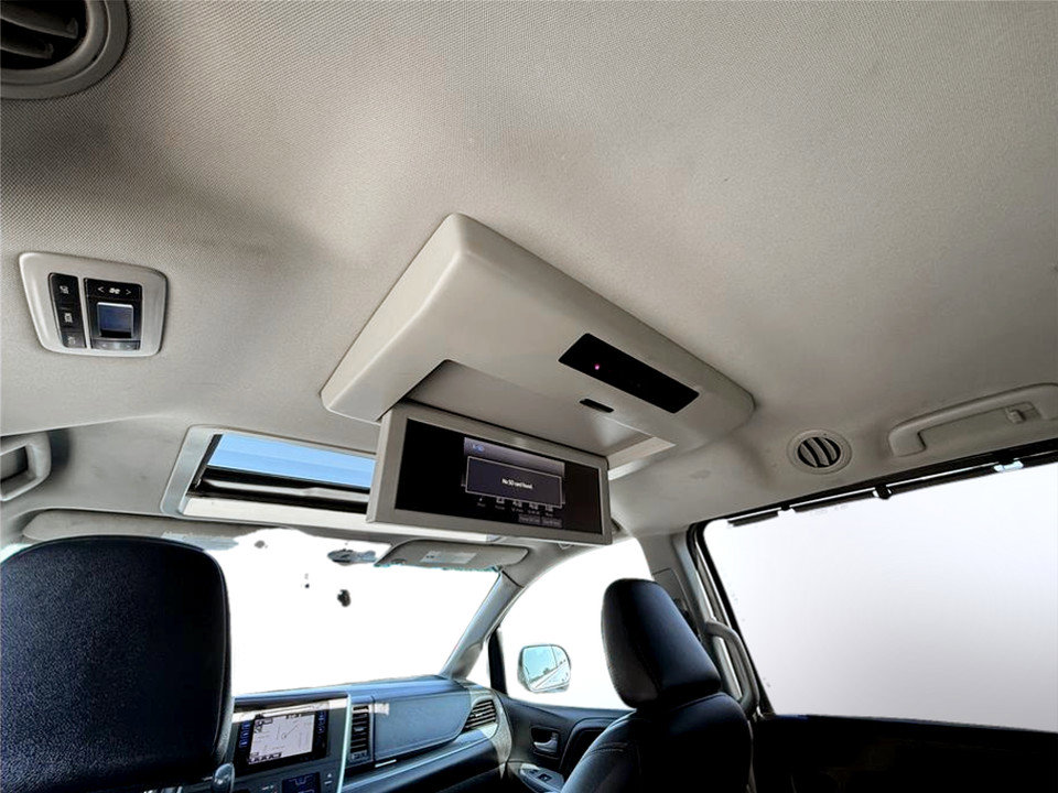 Used 2015 Toyota Sienna SE Premium image 17