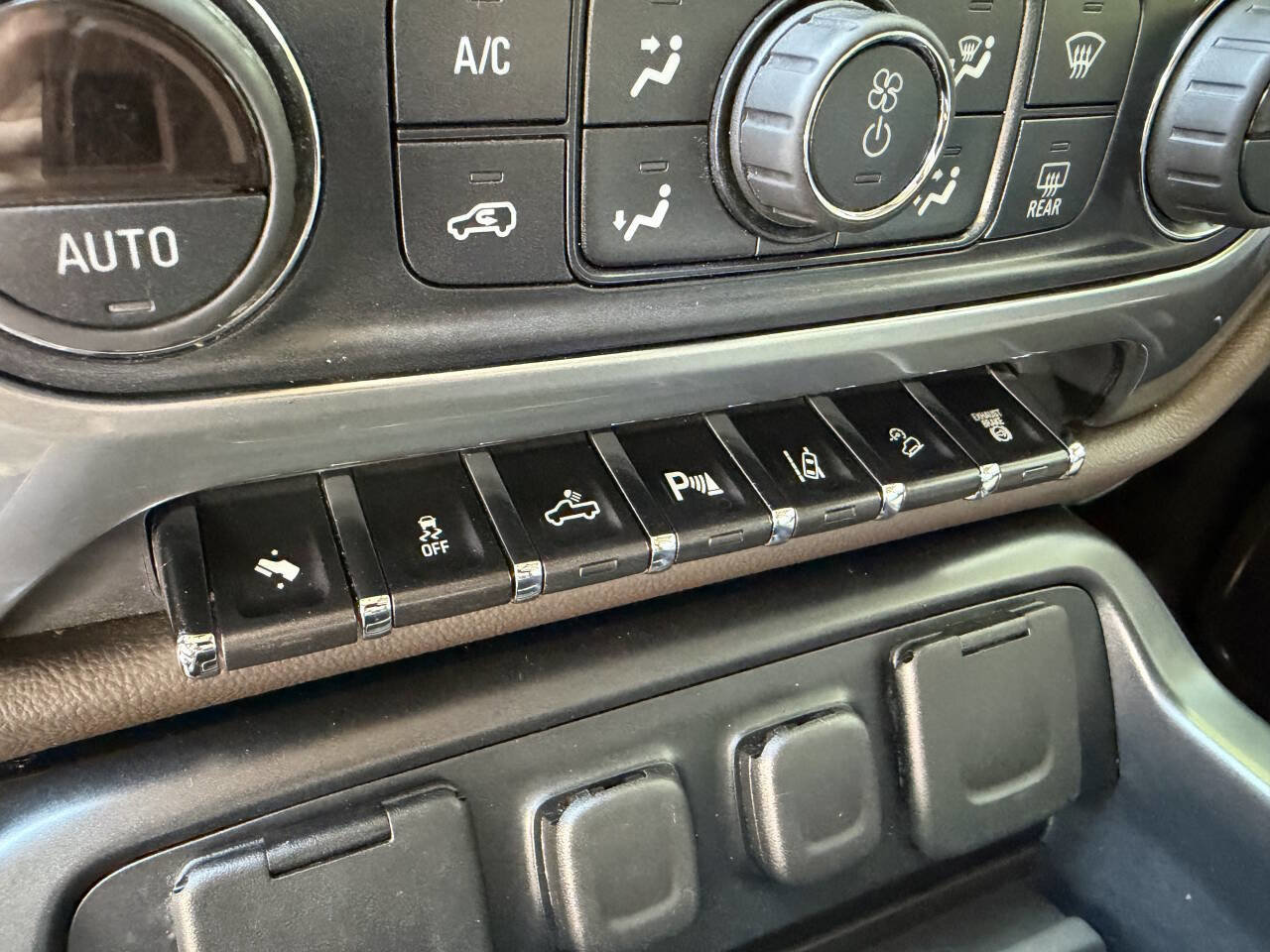 Used 2015 Chevrolet Silverado 2500 LTZ AWD/4WD image 22