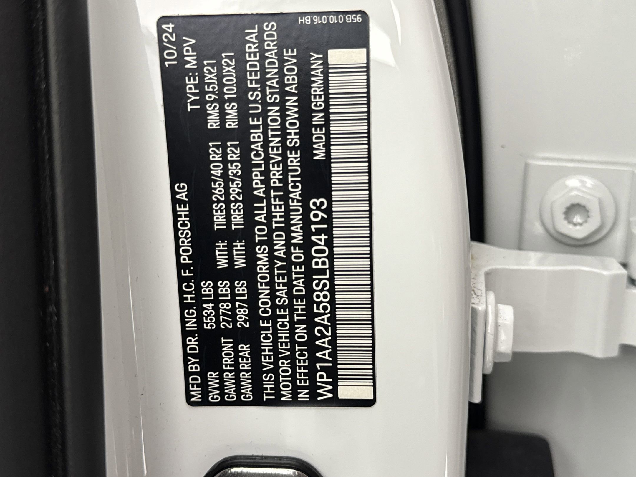 Certified 2025 Porsche Macan image 22