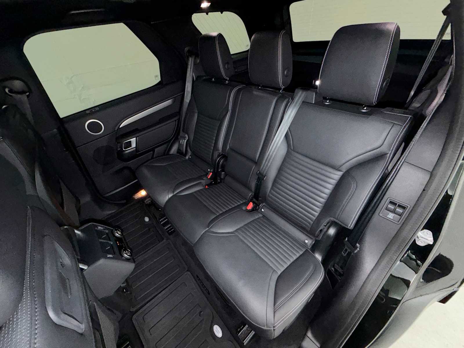 Used 2023 Land Rover Discovery S R-Dynamic AWD/4WD image 25