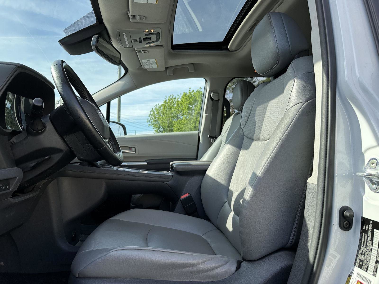 Used 2021 Toyota Sienna XLE w/ XLE Plus Package FWD image 11