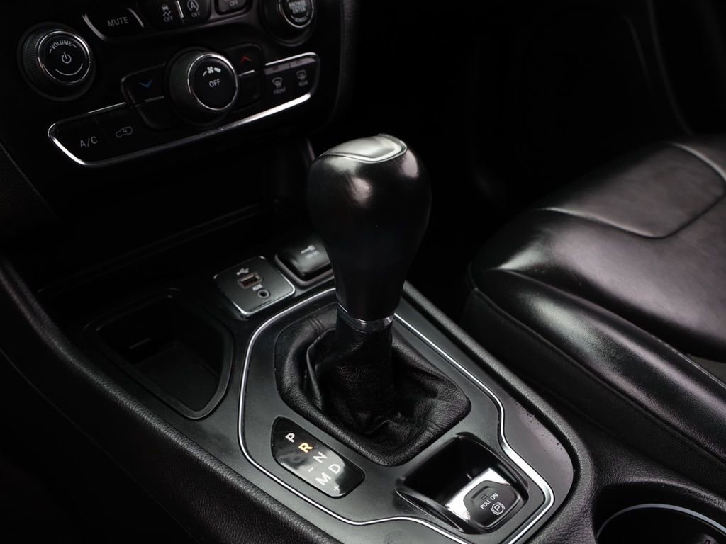 Used 2019 Jeep Cherokee Latitude Plus image 31