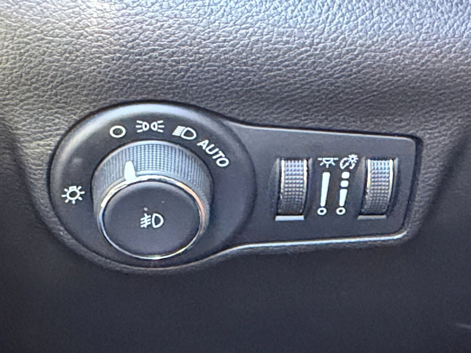 Used 2025 Jeep Compass Limited AWD/4WD image 34