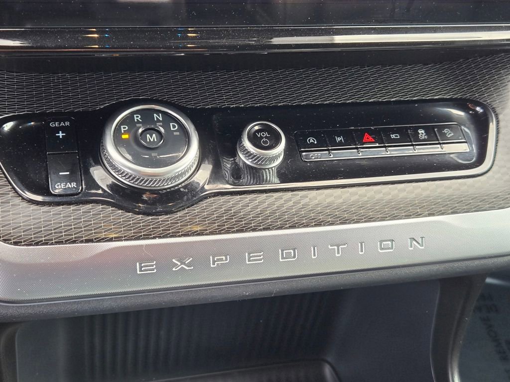 Used 2025 Ford Expedition Platinum w/ Stealth Appearance Package image 21