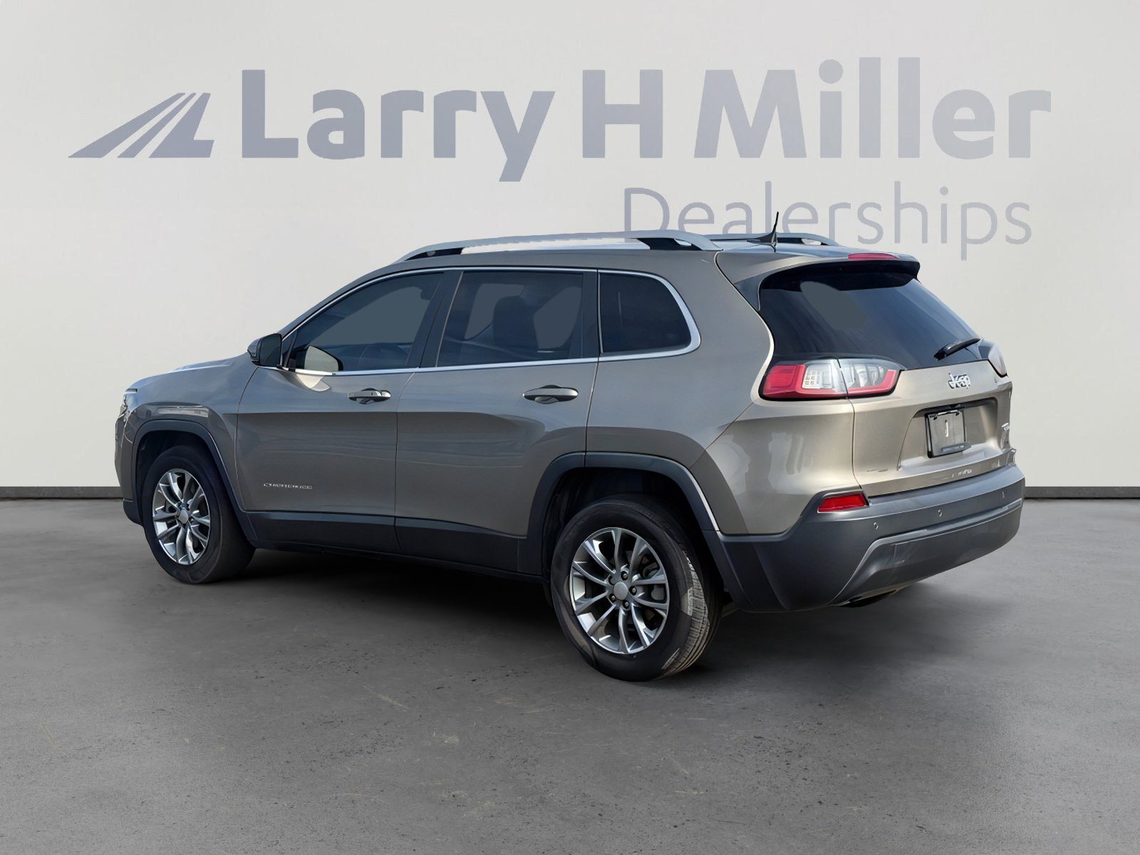 Used 2020 Jeep Cherokee Latitude Plus image 4
