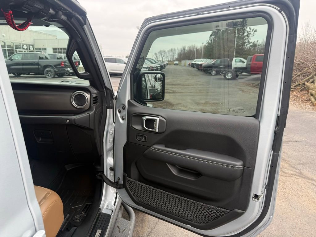 Used 2023 Jeep Gladiator Rubicon w/ Cold Weather Group image 55