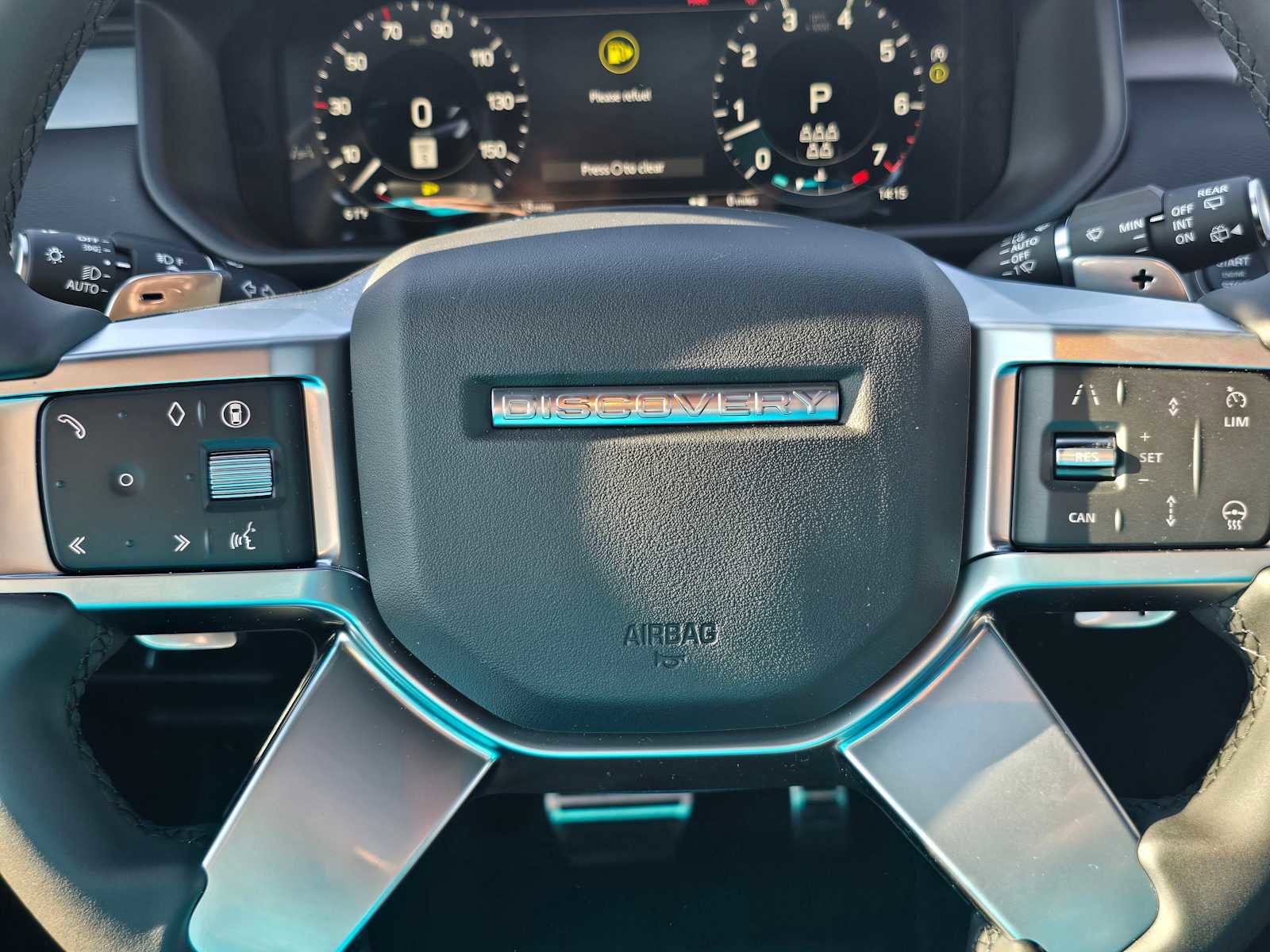 New 2025 Land Rover Discovery Dynamic SE image 24