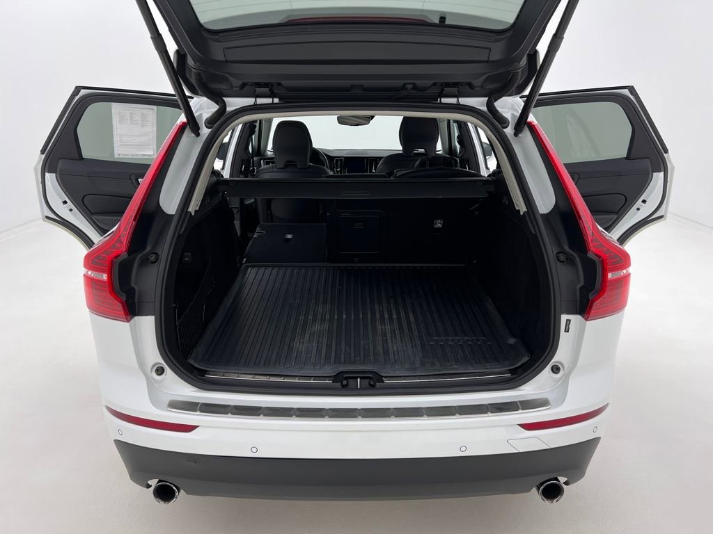 Used 2020 Volvo XC60 T5 Momentum image 24