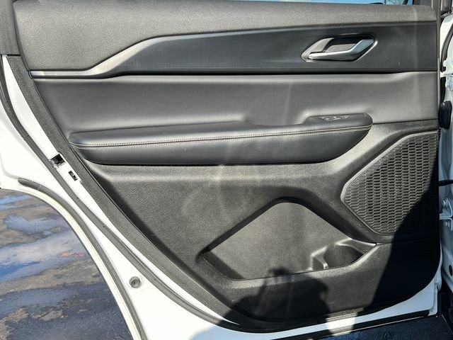 Used 2023 Jeep Grand Cherokee L Laredo image 34