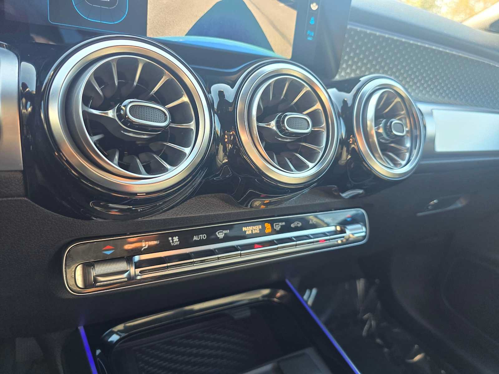 Used 2024 Mercedes-Benz GLB 250 4MATIC image 30