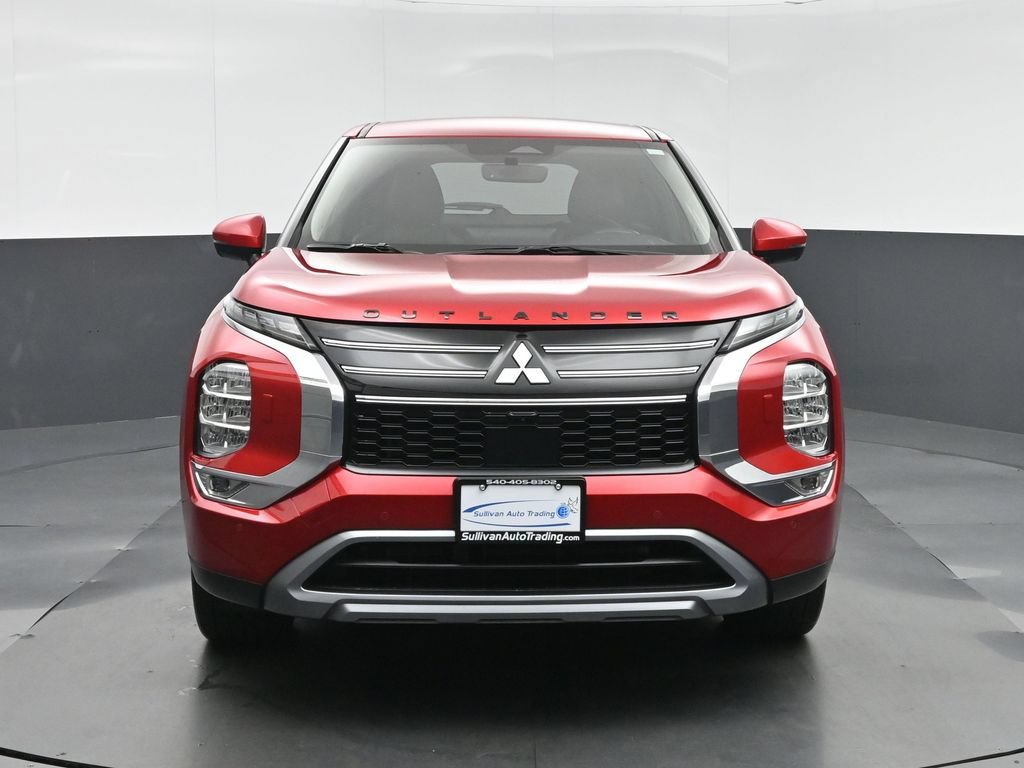 Used 2025 Mitsubishi Outlander AWD image 2