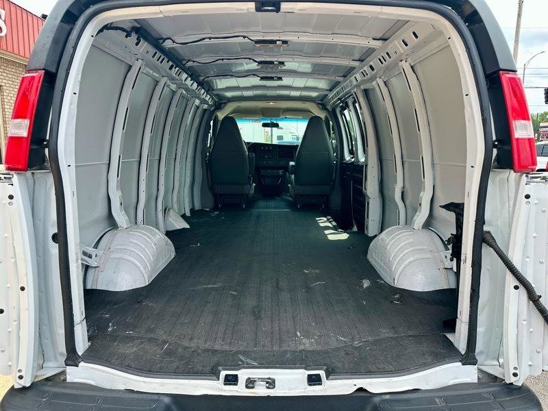 Used 2022 GMC Savana 2500 Extended w/ Driver Convenience Package RWD image 9