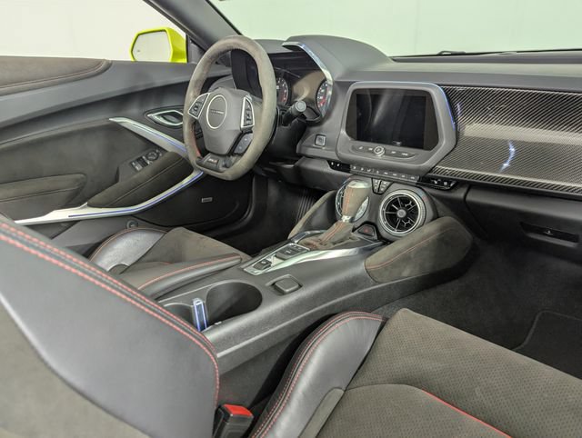 Used 2020 Chevrolet Camaro ZL1 RWD image 31