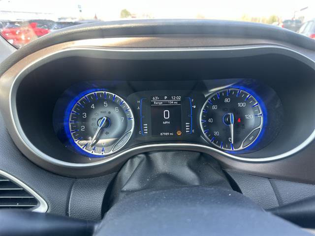Used 2022 Chrysler Voyager LX FWD image 33