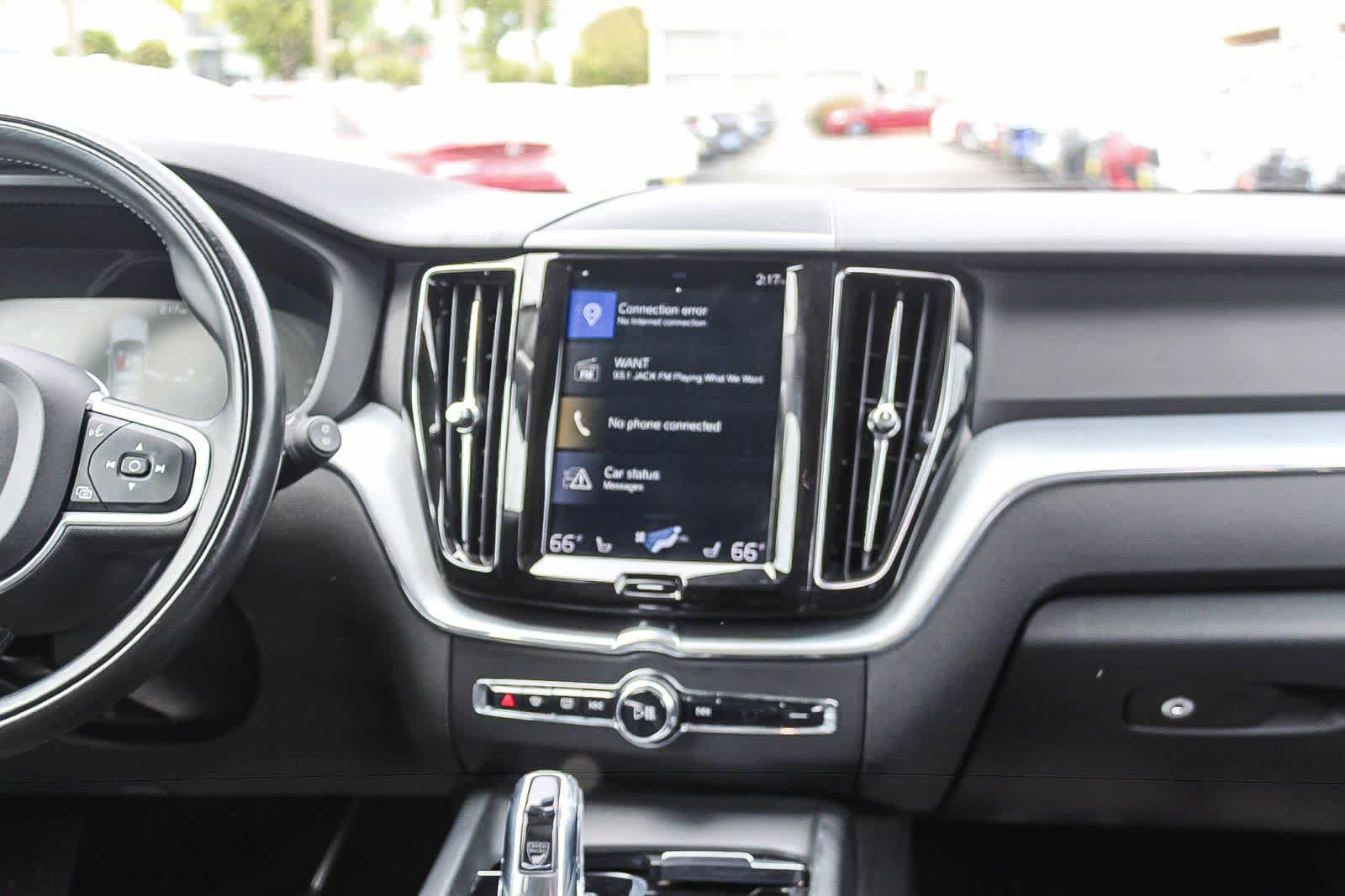Used 2018 Volvo XC60 T8 Momentum AWD/4WD image 18