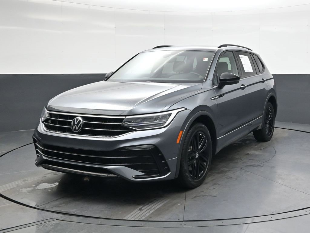 Used 2022 Volkswagen Tiguan SE R-Line image 1