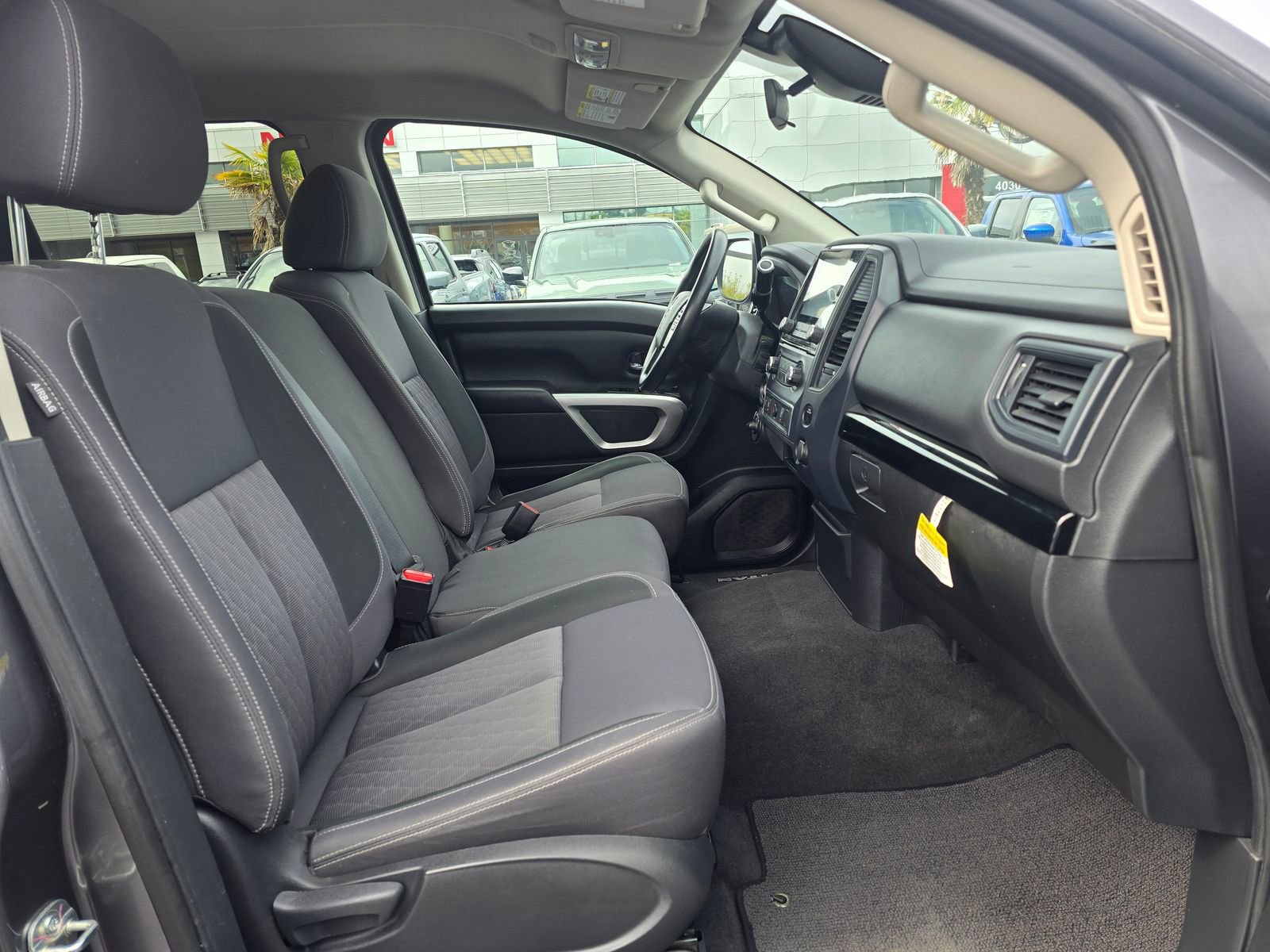 Used 2022 Nissan Titan SV AWD/4WD image 32