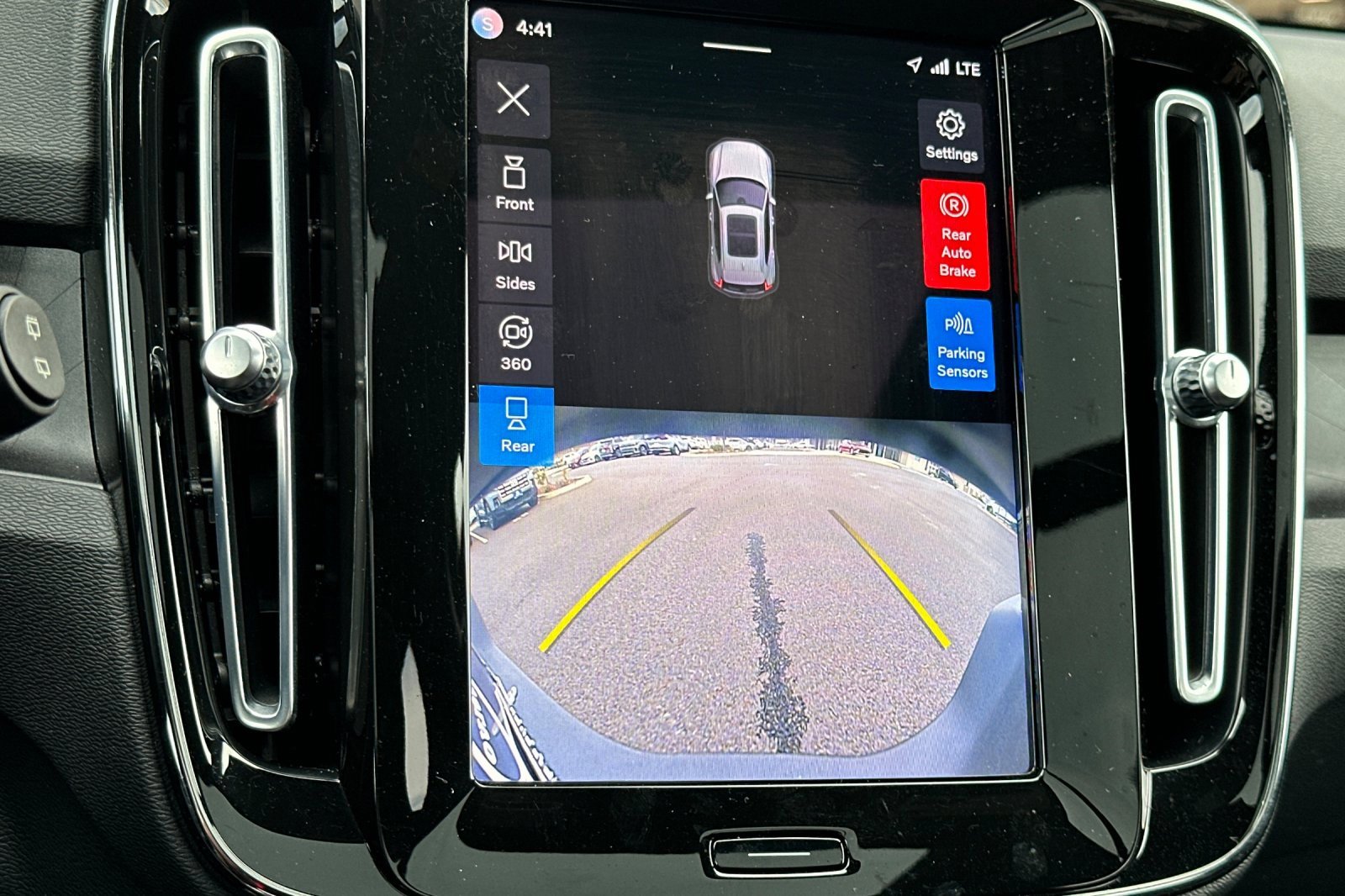 Used 2023 Volvo XC40 Recharge Ultimate image 23