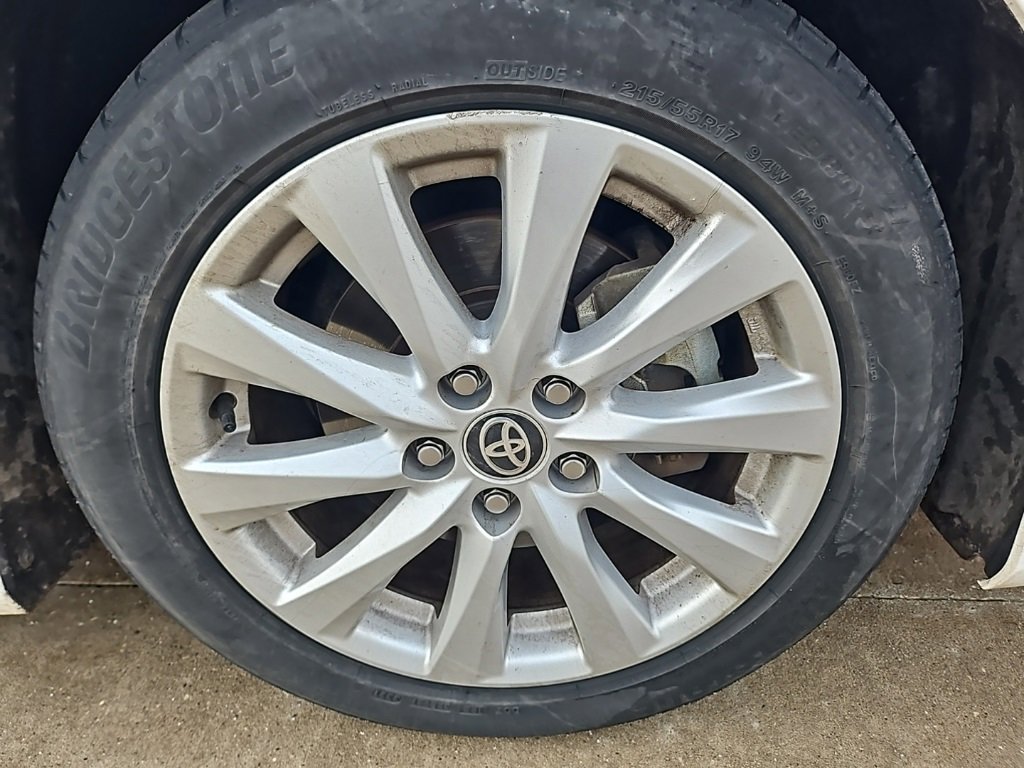 Used 2020 Toyota Camry LE image 16