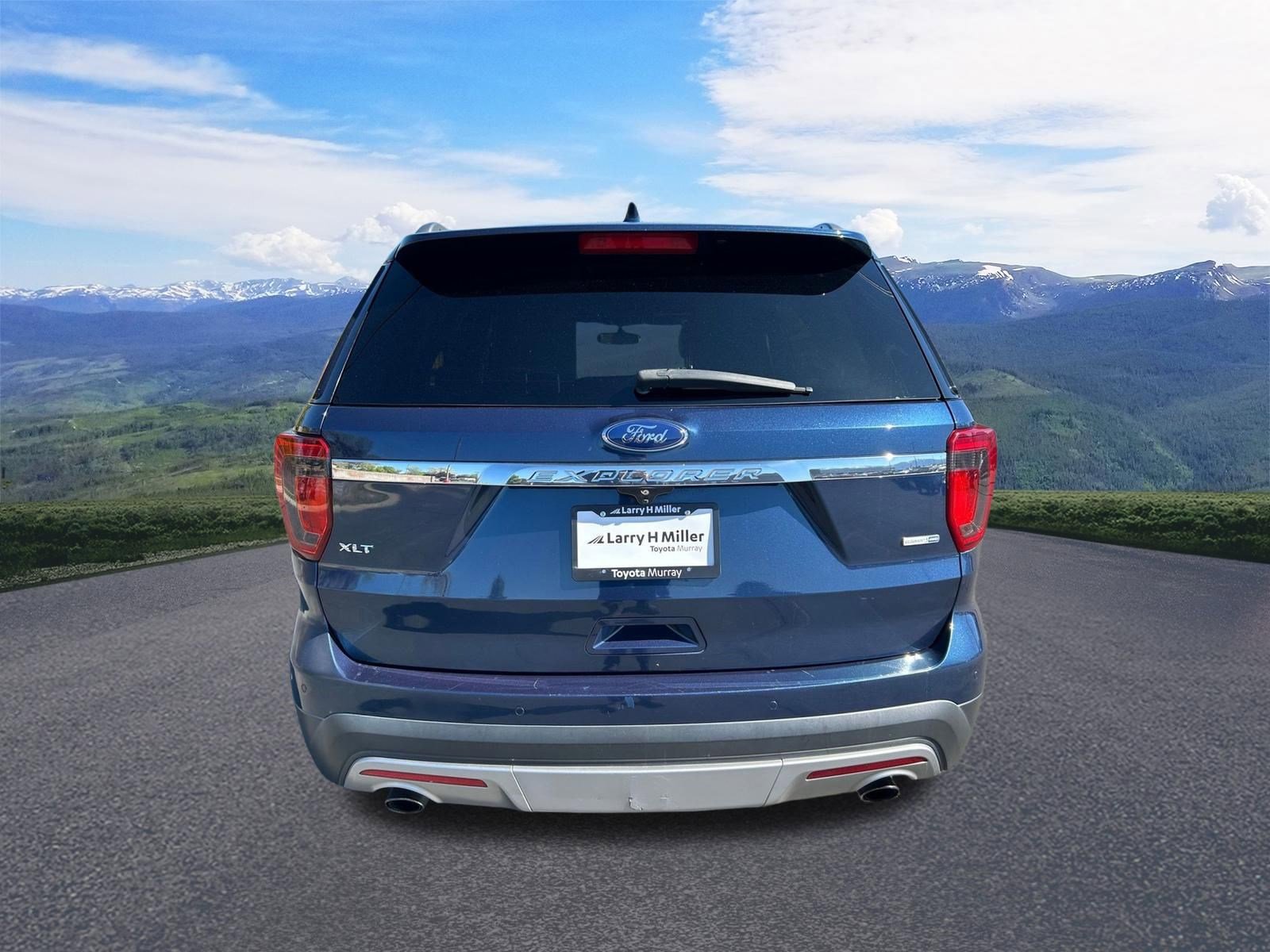 Used 2016 Ford Explorer XLT w/ Equipment Group 202A AWD/4WD image 4