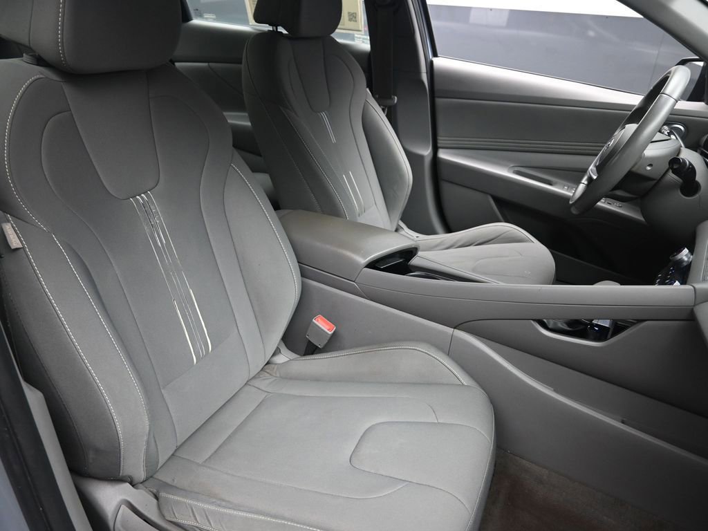 Used 2023 Hyundai Elantra SEL w/ Convenience Package image 26