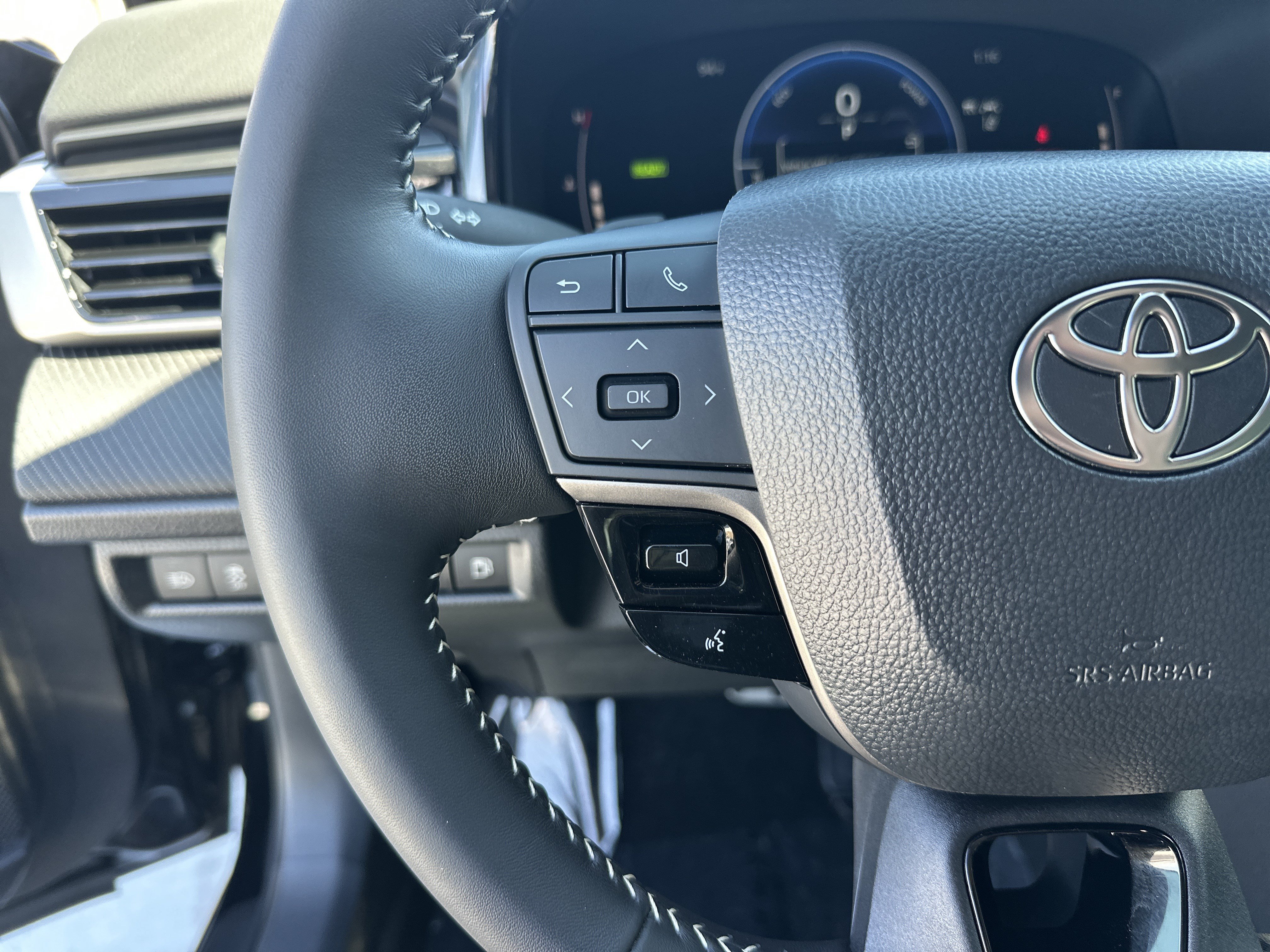 Used 2025 Toyota Camry SE FWD image 19