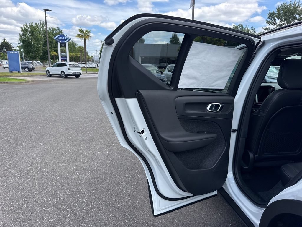 New 2026 Volvo XC40 B5 Plus w/ Climate Package AWD/4WD image 15