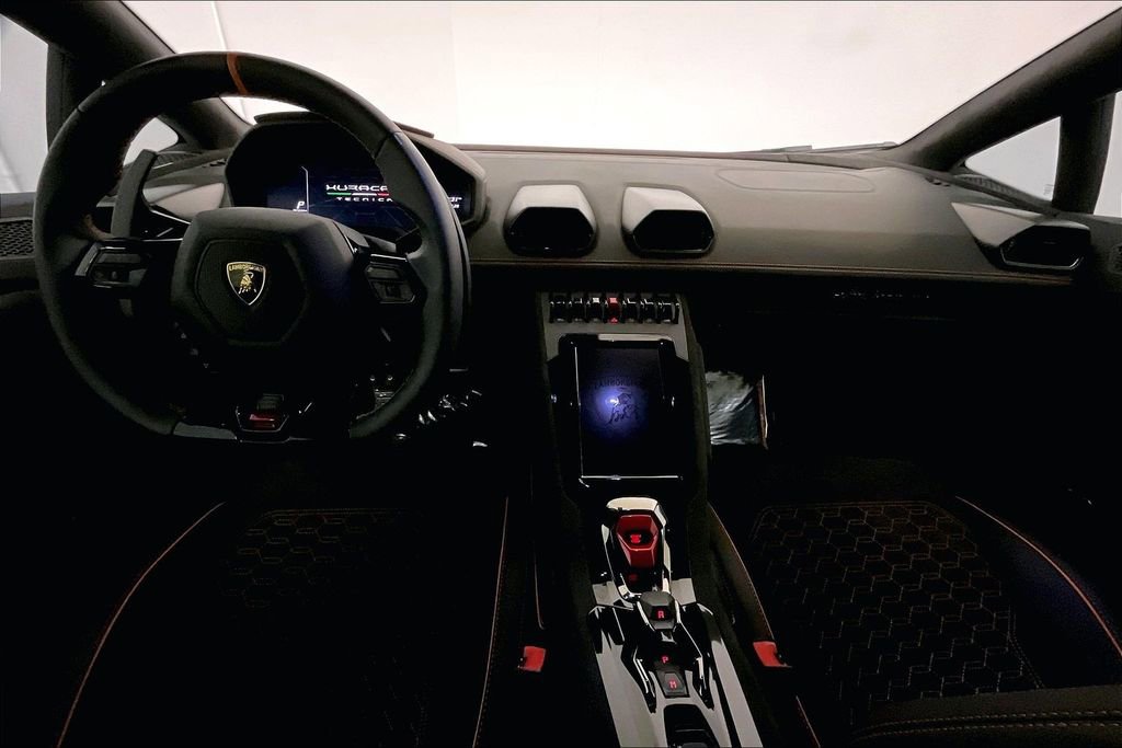 Used 2023 Lamborghini Huracan Tecnica image 22