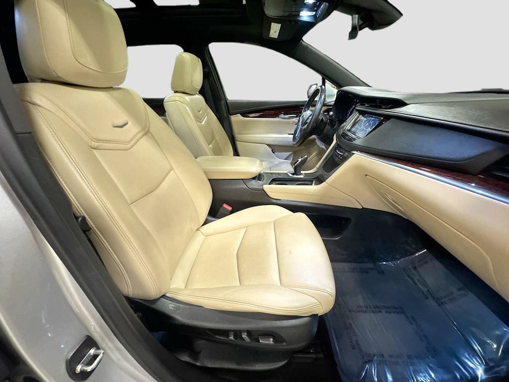 Used 2018 Cadillac XT5 Luxury w/ Driver Awareness Package image 35
