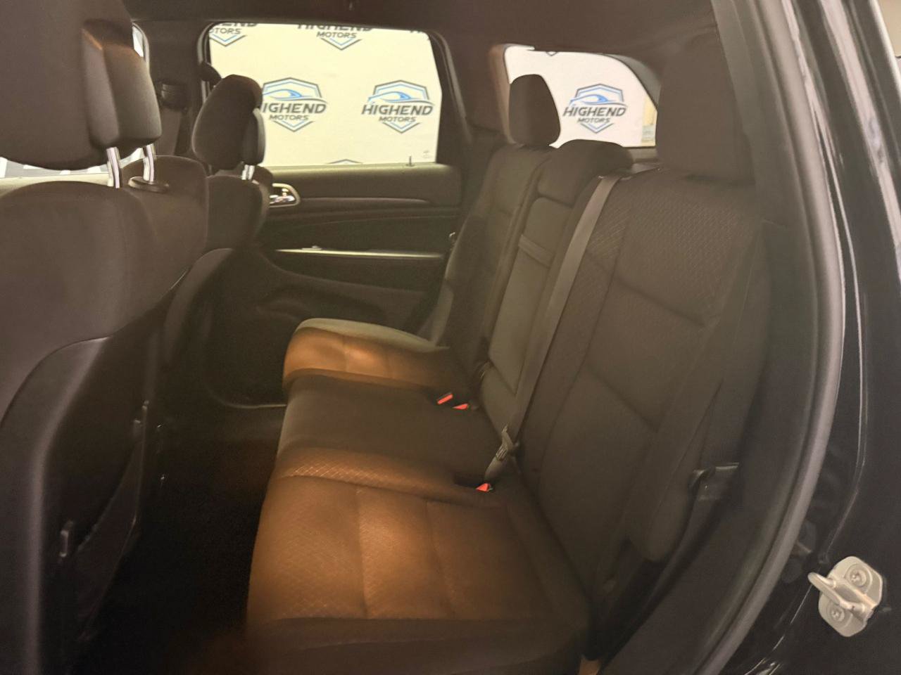 Used 2019 Jeep Grand Cherokee Laredo AWD/4WD image 18