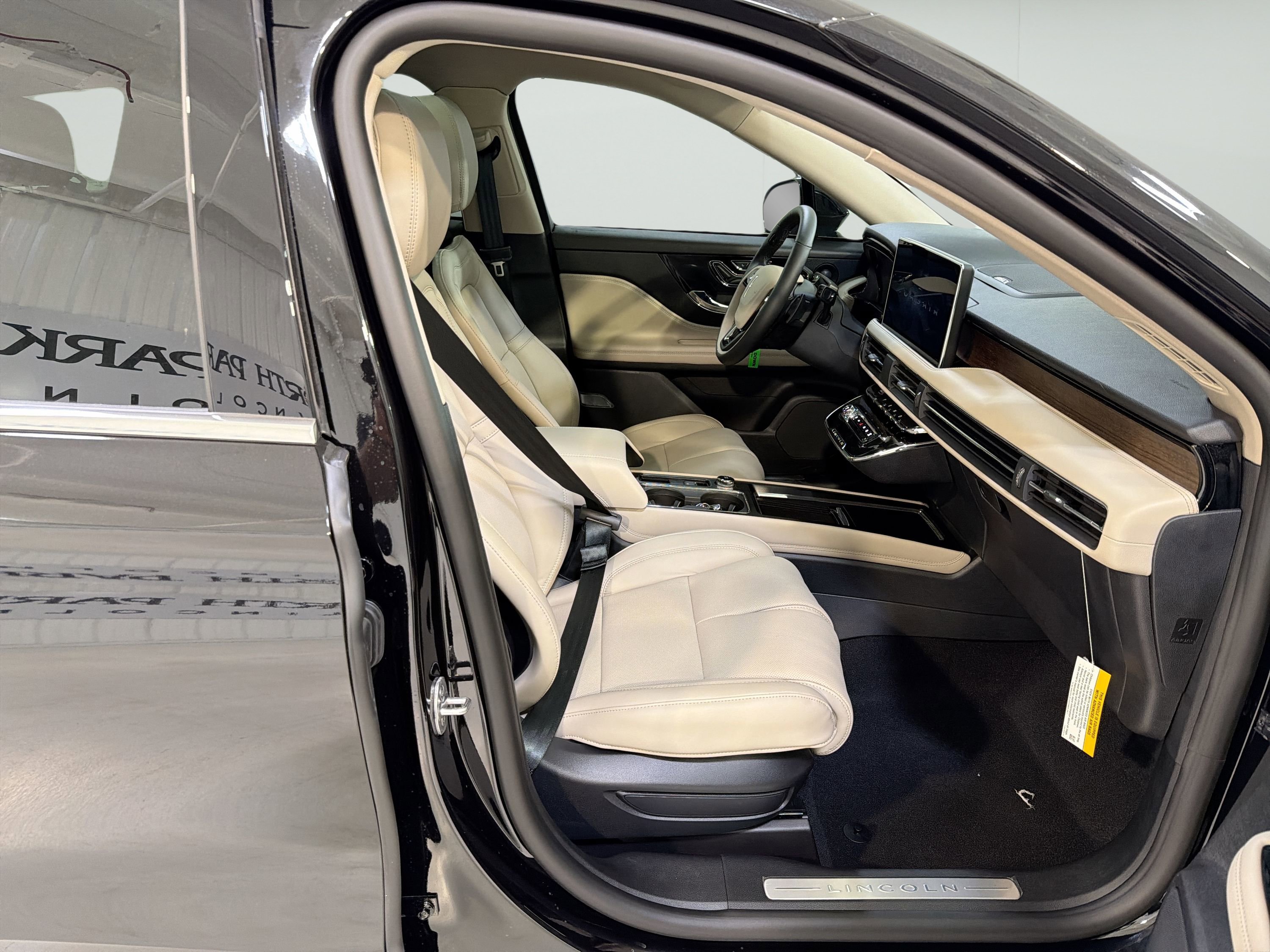New 2026 Lincoln Corsair Reserve FWD image 29