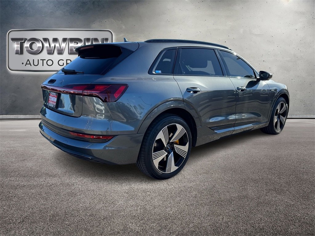 Used 2019 Audi e-tron Prestige w/ Prestige Package image 4