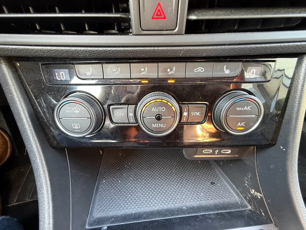 Used 2024 Volkswagen Jetta SE FWD image 29