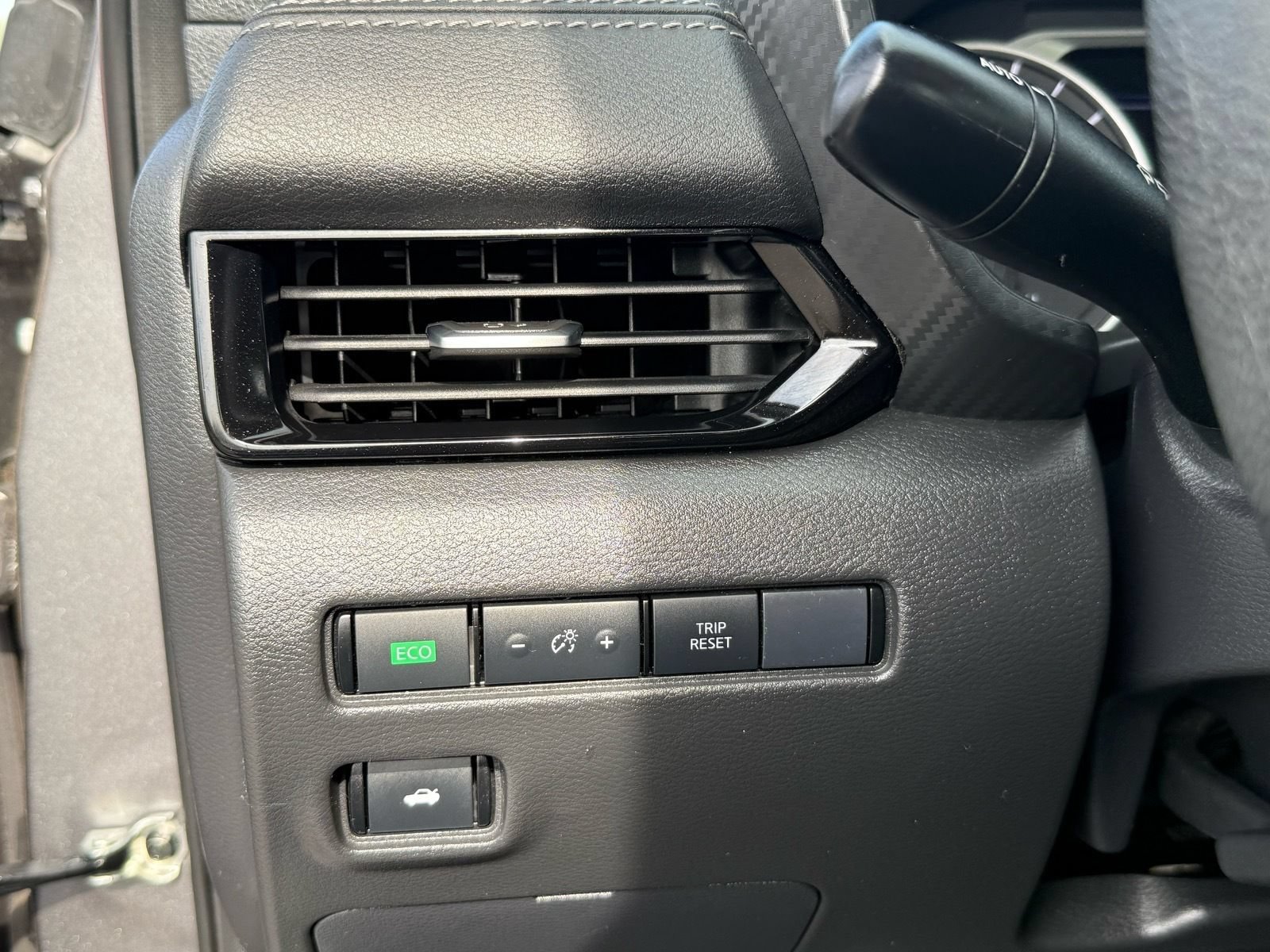Used 2024 Nissan Sentra SV FWD image 15