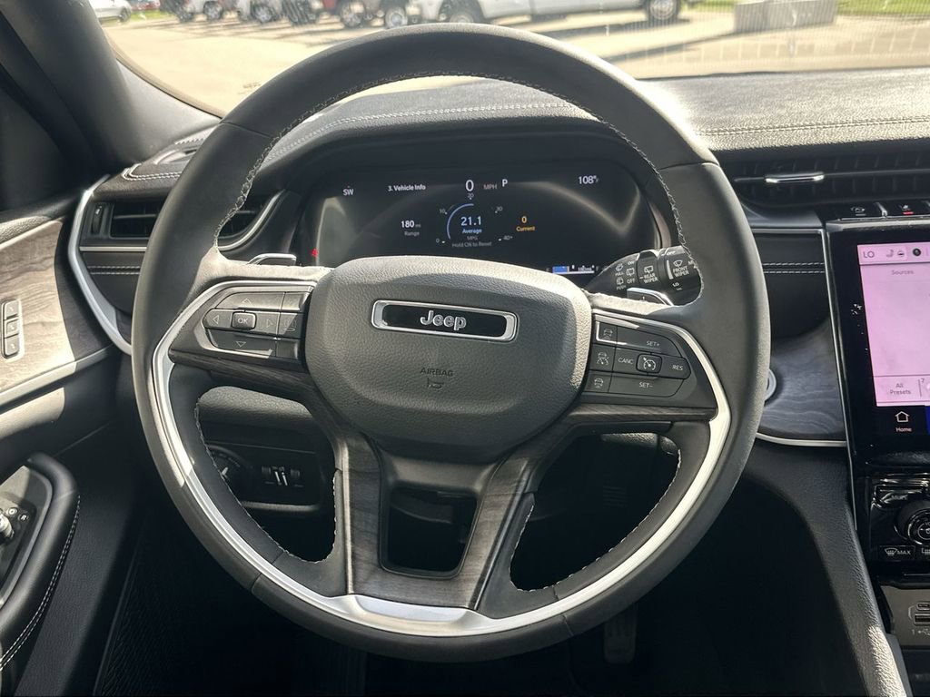 Used 2024 Jeep Grand Cherokee Limited image 18