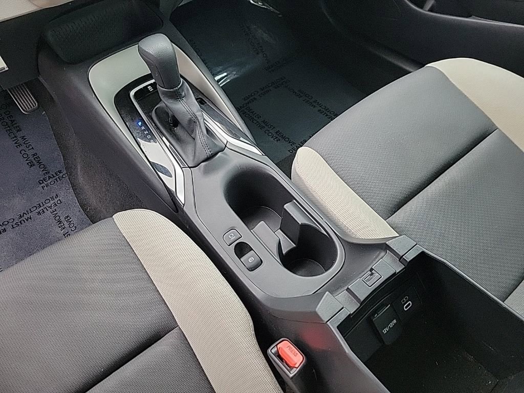 Used 2025 Toyota Corolla LE image 9