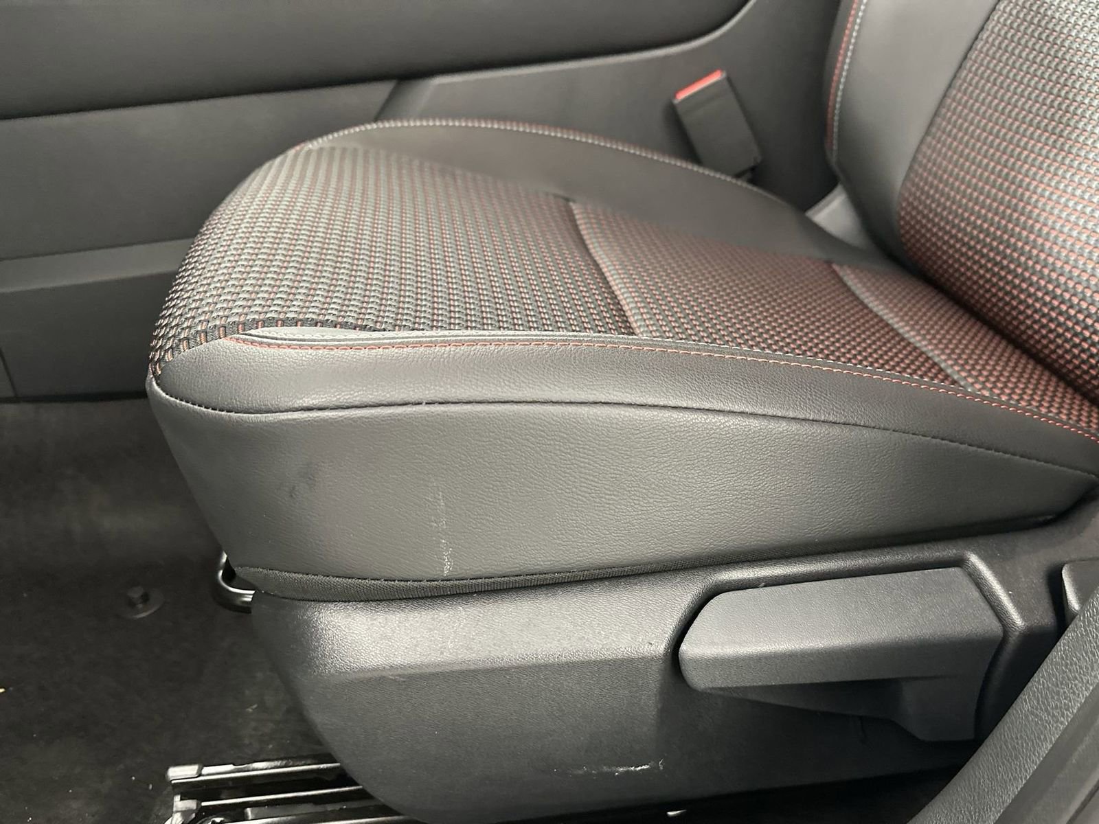 New 2025 Nissan Kicks SR image 19