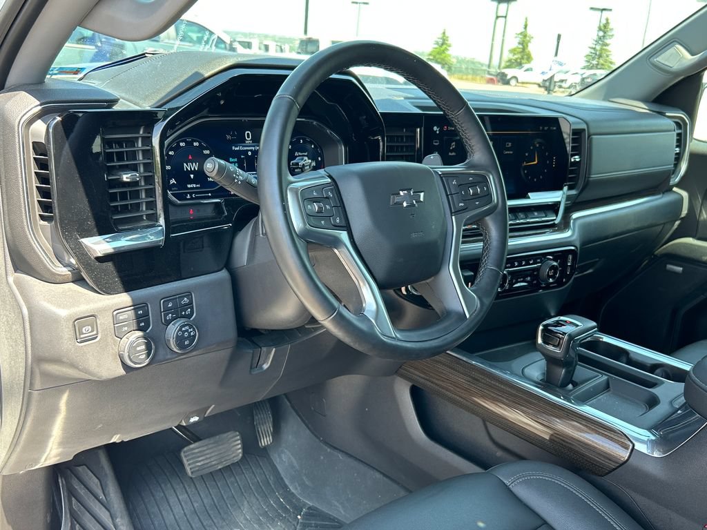 Used 2023 Chevrolet Silverado 1500 LT Trail Boss w/ LT Trail Boss Premium Package AWD/4WD image 7