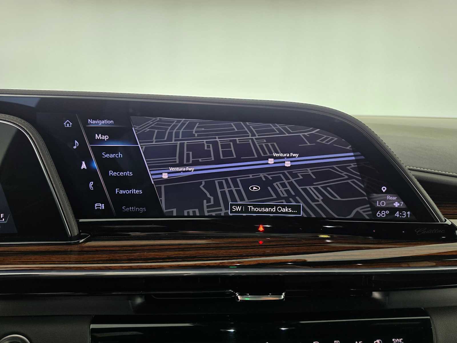 Used 2024 Cadillac Escalade Premium Luxury w/ Performance Package AWD/4WD image 28