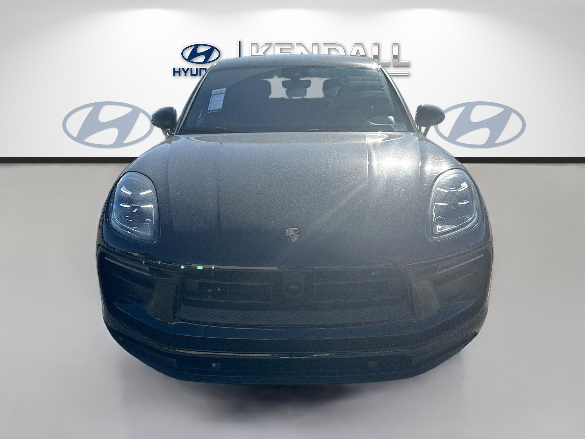 Used 2024 Porsche Macan image 2