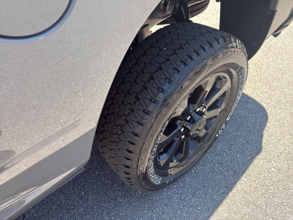 New 2026 RAM 2500 Laramie AWD/4WD image 13