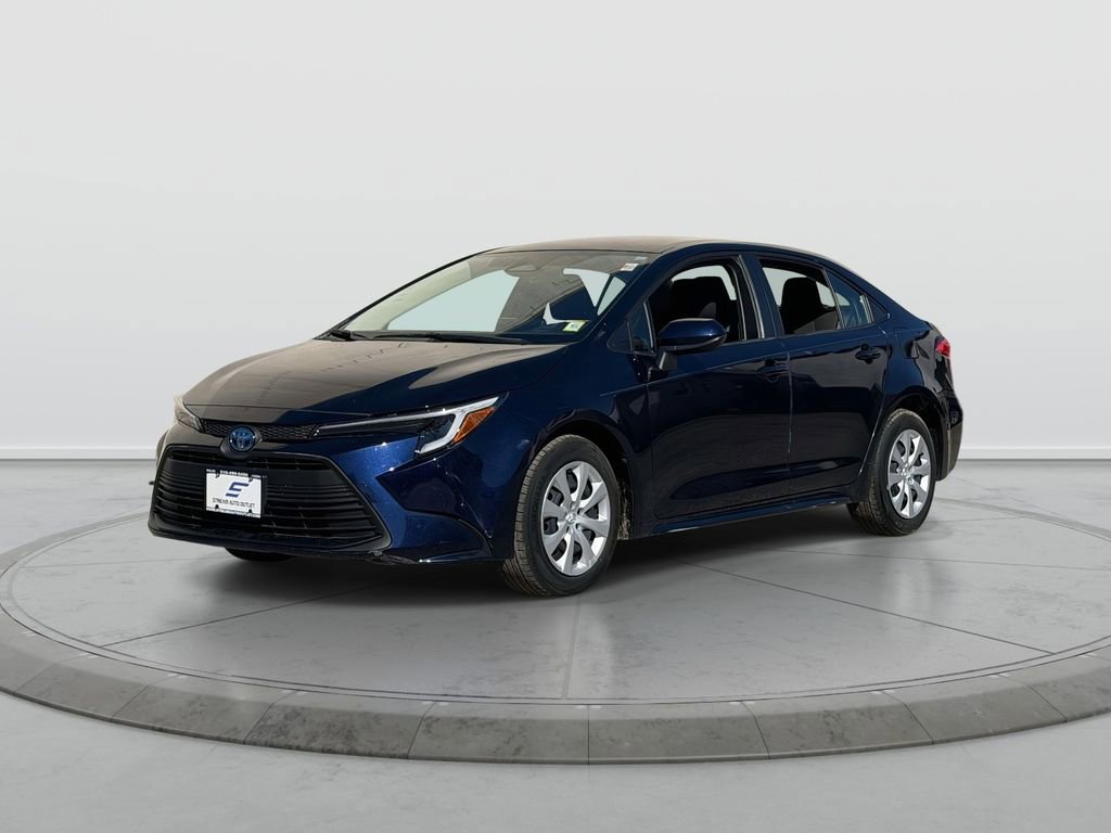 Used 2023 Toyota Corolla LE image 3