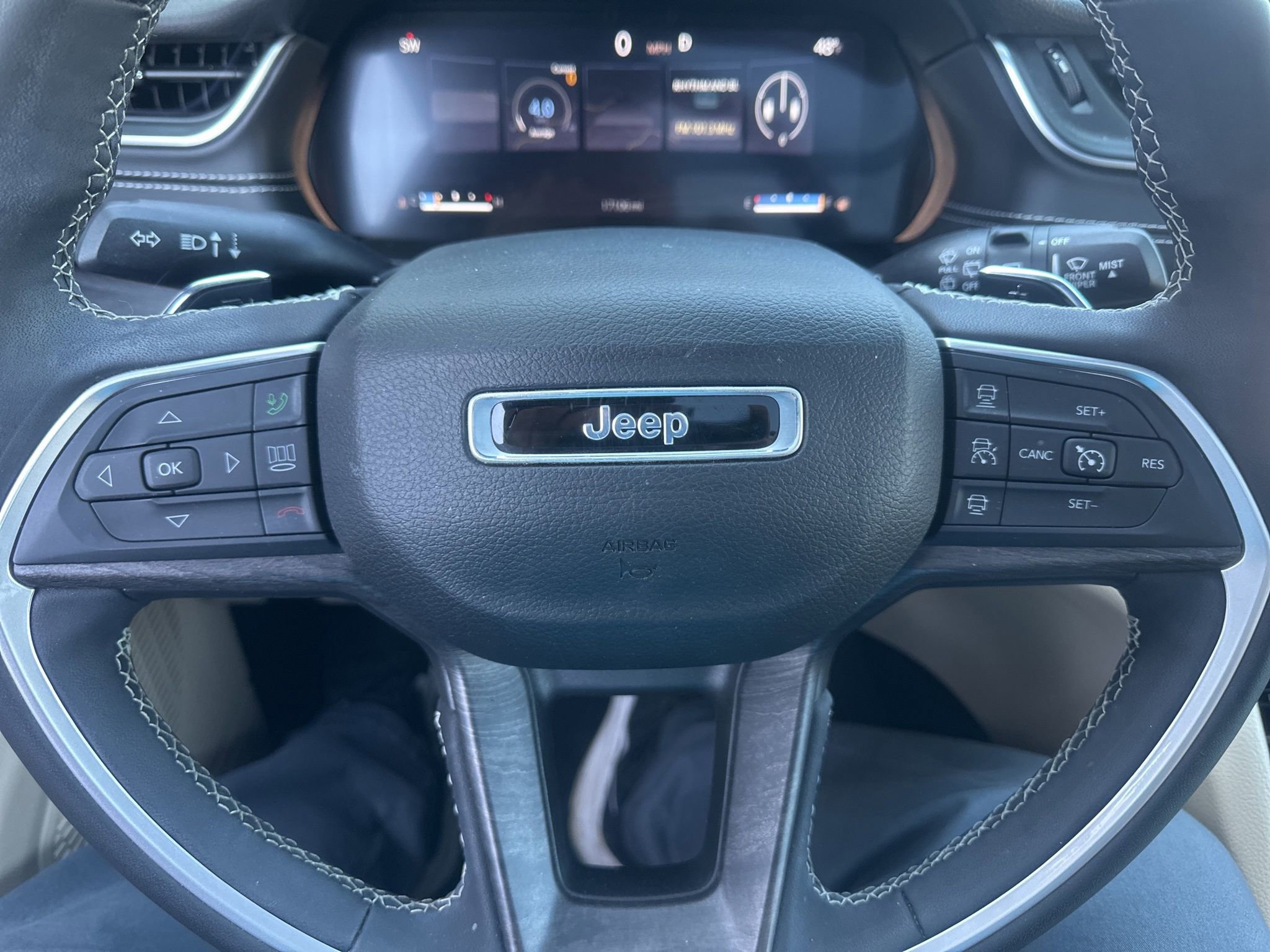 Used 2023 Jeep Grand Cherokee Limited image 26