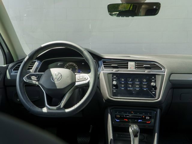 Used 2023 Volkswagen Tiguan SE w/ Panoramic Sunroof Package AWD/4WD image 21
