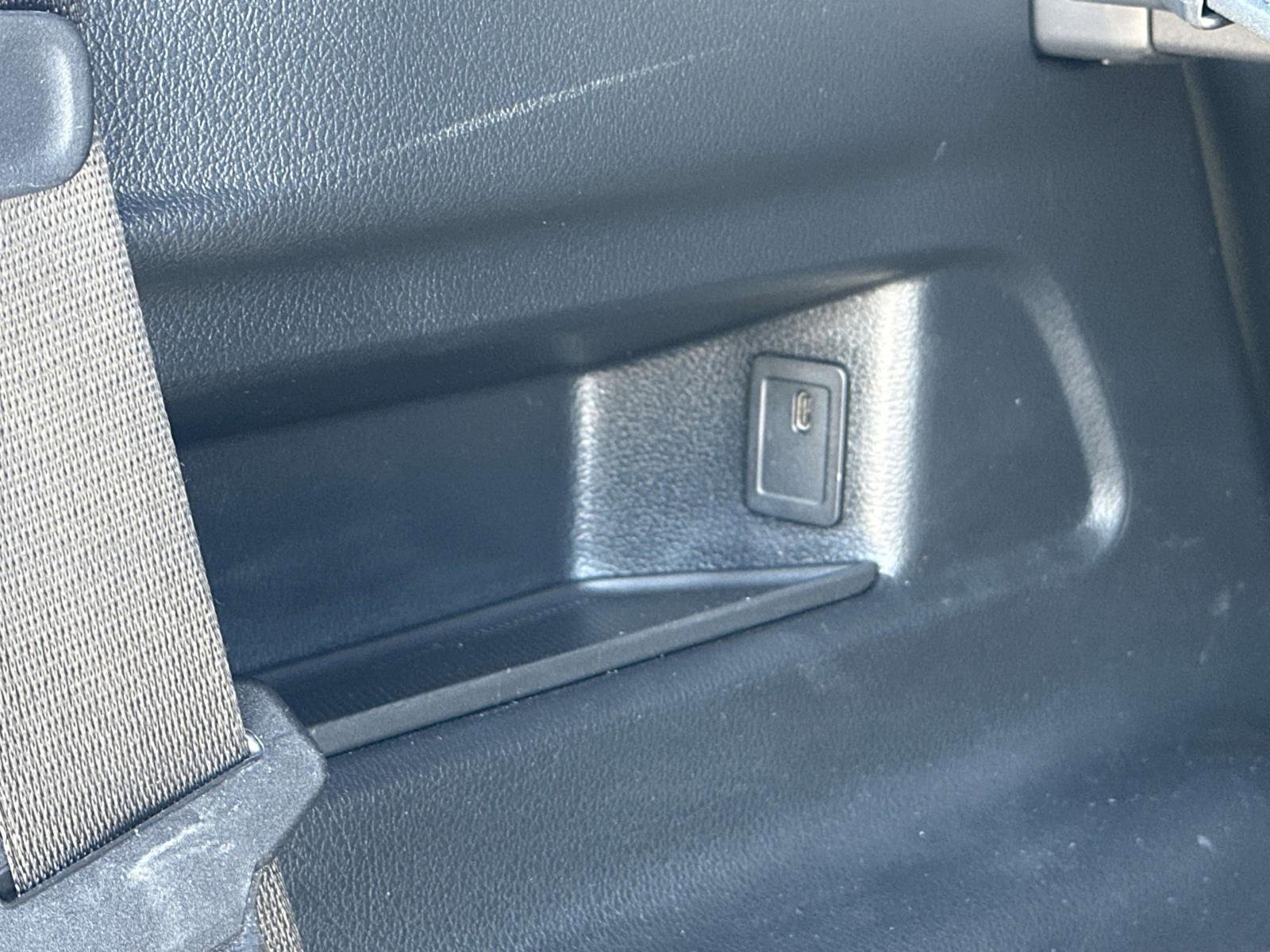 Used 2021 Mercedes-Benz GLB 250 GLB 250 image 24