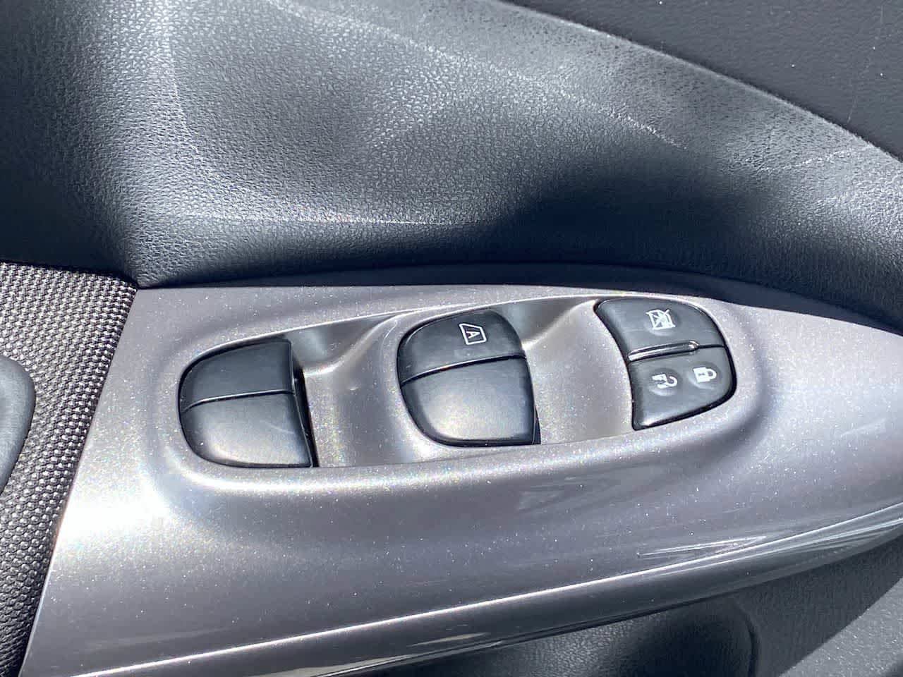 Used 2011 Nissan Juke SV AWD/4WD image 13