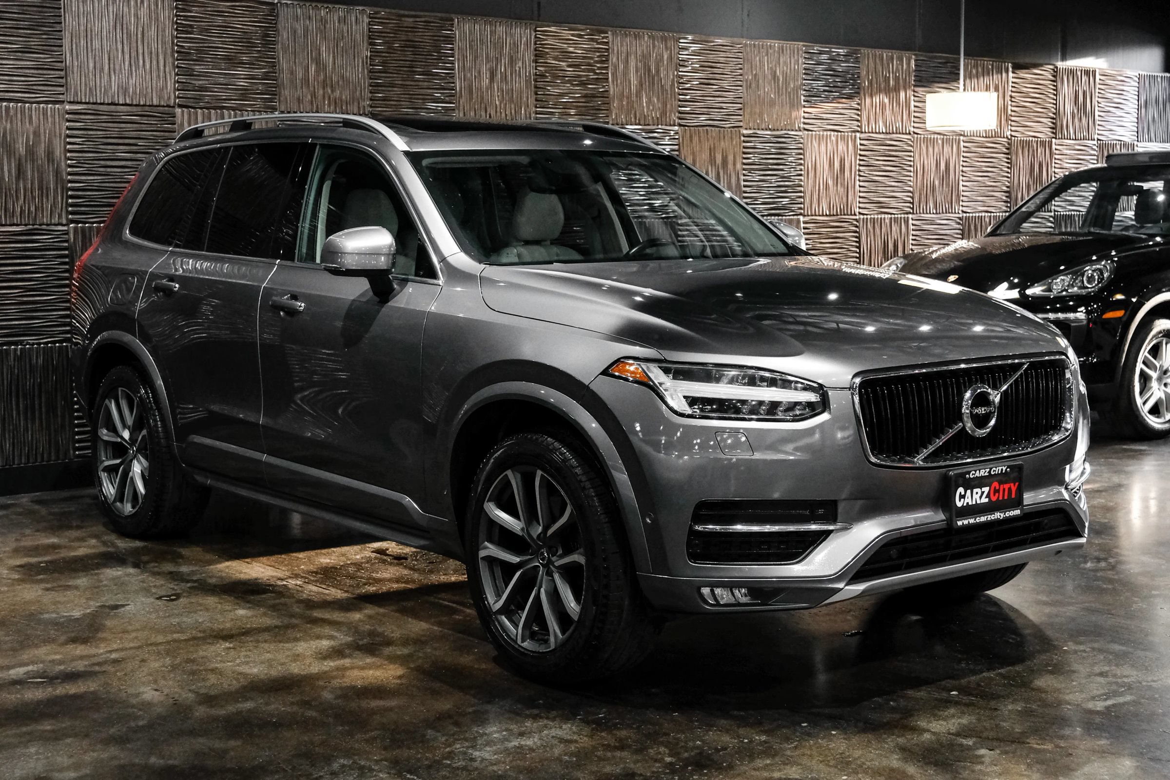Used 2017 Volvo XC90 T6 Momentum w/ Convenience Package AWD/4WD image 3