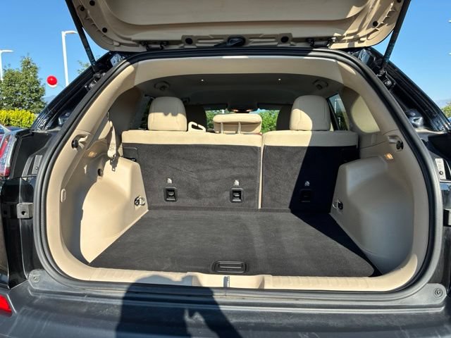 Used 2019 Jeep Cherokee Latitude w/ Popular Appearance Group AWD/4WD image 27