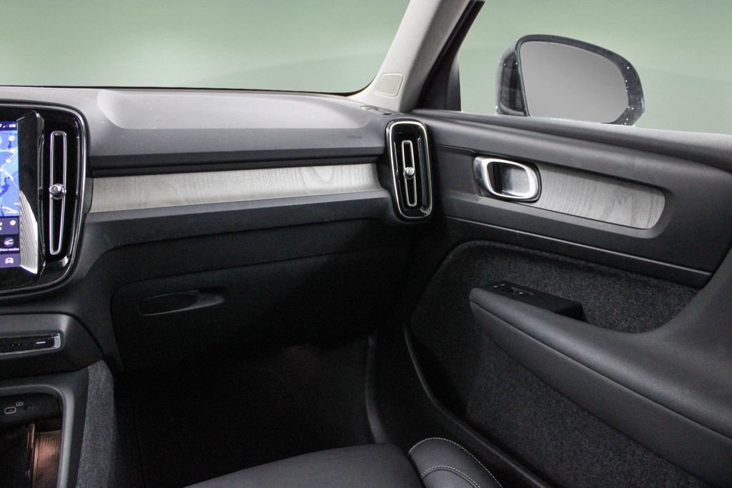 Used 2024 Volvo XC40 B5 Plus AWD/4WD image 20