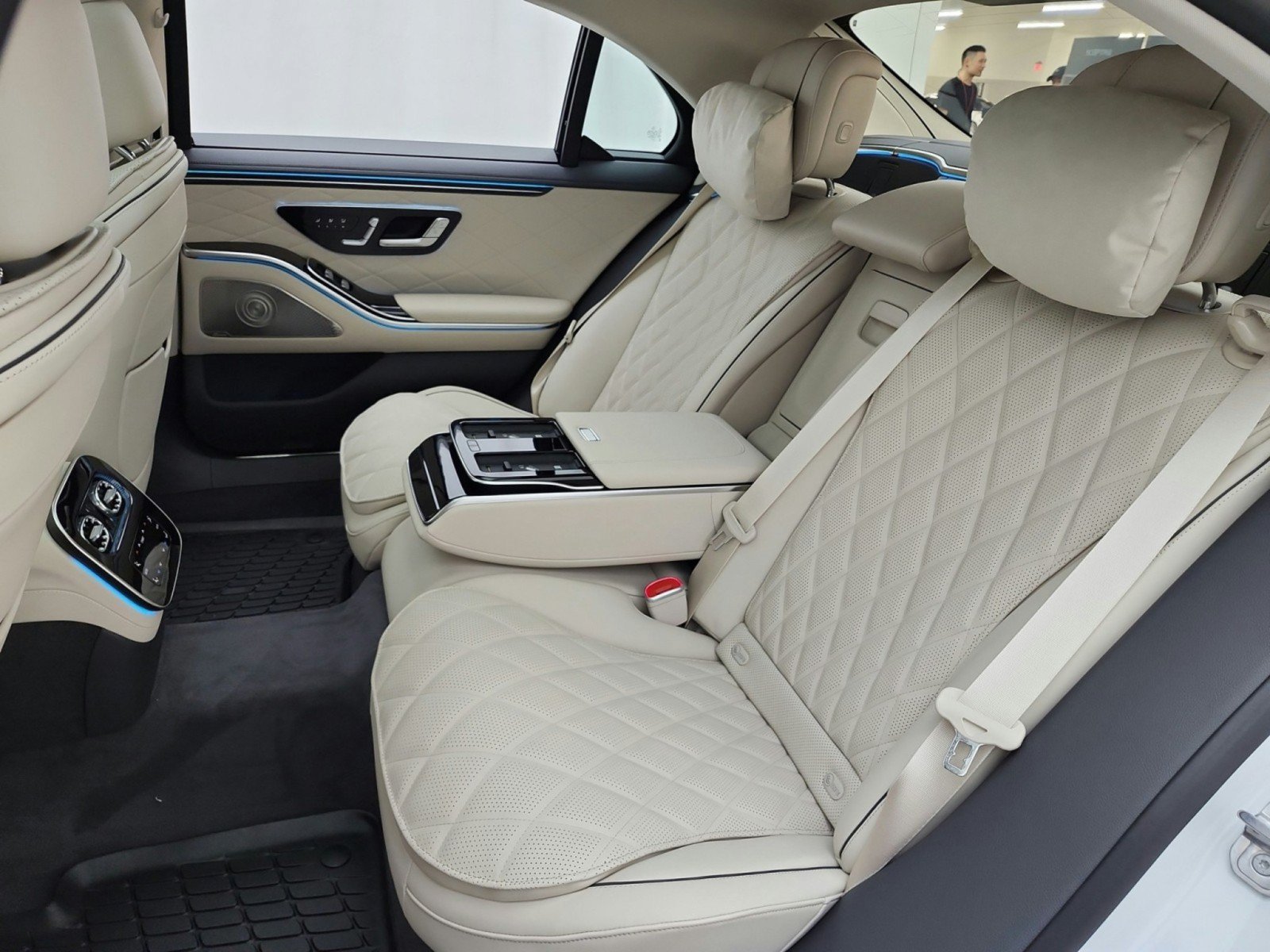 New 2027 Mercedes-Benz S 580 4MATIC Sedan image 11